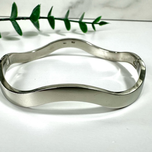 Jewelry - ❌SOLD🤍925 MEX Sterling Silver Wavy Hinged Bangle